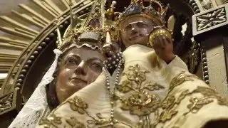 Die Kleider des Gnadenbilds im Aachener Dom