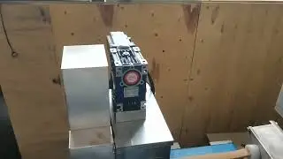 Testing video for Papa strong P308 fruit bar extruder machine with servo motor cutter