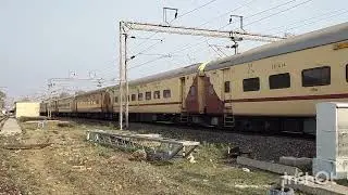 SECR Train no 08476 Hazrat Nizamuddin Puri  SPL Exp coach21 WAG9 Locomotive Umaria Railway station