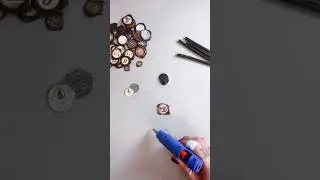 Let's make some wavy, irregular wax seals with little labels inside them! 🕯️💛