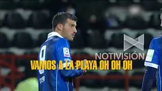 HInchas chilenos se burlan de Carlos Lampe cant&aacute;ndole 