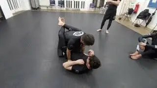 Arm trap pass from the closed guard
