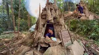 Building a Shelter House in a Giant Tree Root to Survive Deep in the Forest!