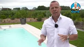 Gr&uuml;ne Ablagerungen - Algen im Pool