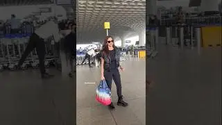 Esha Deol Spotted At Airport #eshadeol #trendingshorts #bollywood #ytshorts #shorts