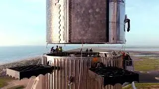 SpaceX Starship Close up with workers for size comparison