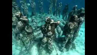 Gili Meno Statues