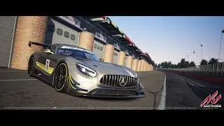 новичёк играет в Assetto Corsa