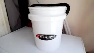 Shurhold 5 Gallon Bucket with Black Rope Handle