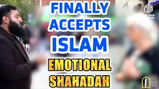 Irish Sister Finally Accepts Islam And Takes Her Shahada! - EMOTIONAL 🥺