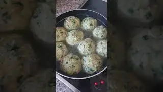 Alex kocht - Flauschige Bärlauch Knödel auf feiner Champignon Rahmsauce mit brauner Nussbutter