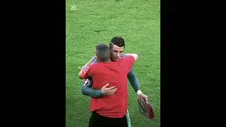 Ronaldo is very friendly #foryou #viral #trending #shorts #fyp