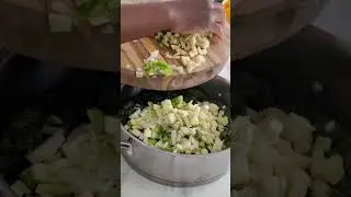 Pondu na mbisi ya kokauka. cassava leaves cooking. cassava leaves with dried smoked fish
