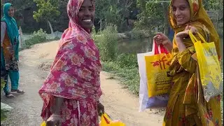 পাড়া-প্রতিবেশীদের কে ঈদের কাপড় দিতে যাচ্ছি