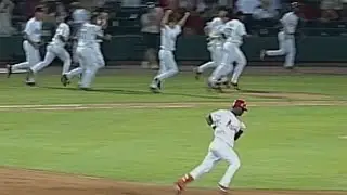 Cards walk off on Renteria's three-run shot