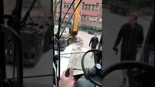 Liebherr 916 with Engcon 219 and a vacuum machine