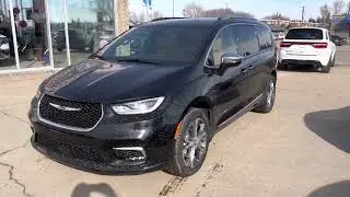 Chrysler Pacifica Pinnacle в черном цвете