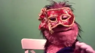 What are your thoughts on garlic bread? #AskPuppetSloth / Senor Slothie Muchacho