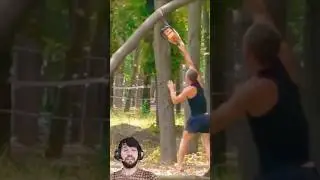 Il peggior incidente durante il taglio di un albero ripreso dalla telecamera #youtubeshorts #tree...