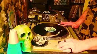 DrGiggles aka Krutoid Live Vinyl DJ Mix Detroit Techno abstract purist techno set on video 2 hours