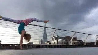 Yoga demo: Handstand split