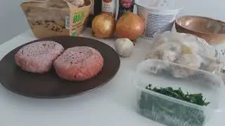 Champignons &agrave; la cr&egrave;me, burger d'agneau, pommes grenailles au thym et romarin