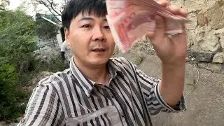 网吧大神发工资了，工地2天半挣一千多，造的满身水泥看着都心疼