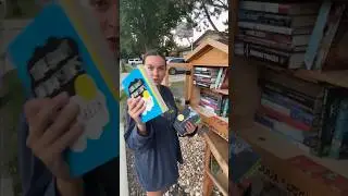 Заполняю Little Free Libraries книгами, которые я сдала на благотворительность! 📚✨#littlefreelibr...