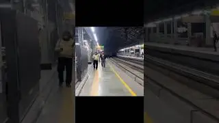 Metro station par metro nahi aayi😅Metro ka wait karte hue video #indianmetro #newmetro #shortvideo