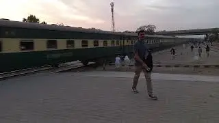 Tegam Express departing from karachi II 7 UP Tezgam Train