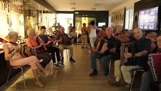 Musée de la cabrette à Cantoin (12) avec les musiciens de la Hte Auvergne juil 2023