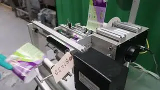 Universal R-310H Tabletop Semi-Automatic Pressure Sensitive Spot/Wrapround Labeler | 8723b