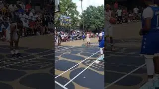 Mr.commodore fresh out at the free-throw line 🤣 #IconEvent #ruckerparkstreetball