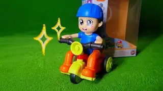 Toy Delivery Truck Brings a Package to Hulk | Kids Story with Cars