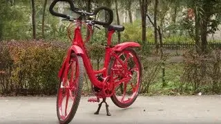 大爷发明神器自行车，爬坡竟然可以向后蹬，速度比普通车快3倍 【发明迷】