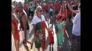 A comunidade portuguesa de Toronto , Canadá celebra a  a Vitória de Portugal