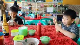 Minum yang buat tertawa. Fio Halely dan Fides Fitzgeral. Tuama Teep-Langowan-Minahasa