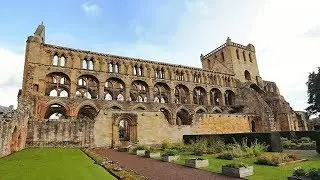 Visiting Jedburgh Abbey