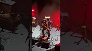 Toni Holgersson-Inga s&aring;nger tar dom d&ouml;da tillbaka. Live, S&ouml;dra Teatern 2025.