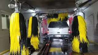 Tunnel Car Wash with Macneil brushes