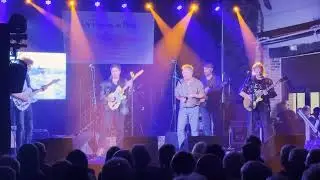 Stephen Giry avec le Collectif des Passeurs de Blues sur la sc&egrave;ne du festival le 25 octobre 2025