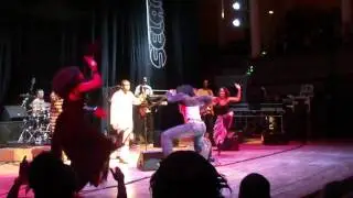Youssou N'Dour - Ndaga dancers