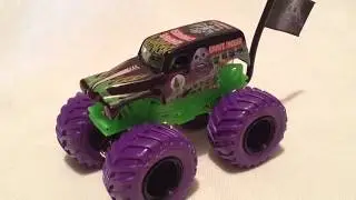 Hot Wheels Grave Digger Monster Jam Truck (2017 Color Treads - Purple Tires!)