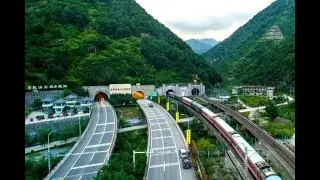 Is China's first long hole double road tunnel  Qinling Zhongnanshan Highway Tunnel中国第一长隧道，秦岭终南山公路隧道