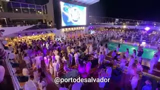 Festa em um navio em alto mar