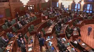 Illinois legislature passes record-high $55.1 billion budget