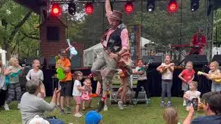 Woody's Ukulele School can visit your primary school in 2023 and 2024