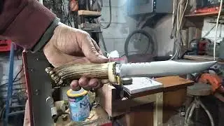 cuțit de vânătoare din cămașă de rulment.cutit de înjunghiat din foaie de arc.