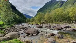 A short video of my visit to Manafossen waterfall in Norway.