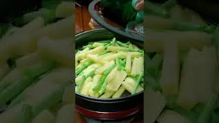 Steaming green beans and potatoes turns out to be really delicious.  #recipe #foodtutorial #cooking